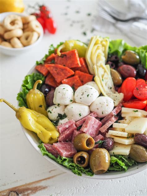 How much fat is in salad, italian antipasti - calories, carbs, nutrition