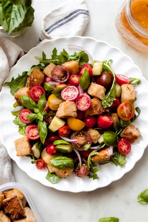 How much fat is in salad entree arugula brie panzanella - calories, carbs, nutrition