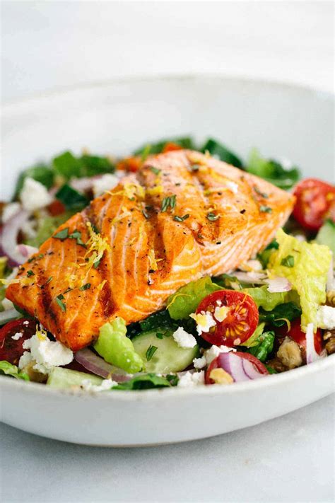 How much fat is in salad entree salmon greens & orange vinaigrette - calories, carbs, nutrition