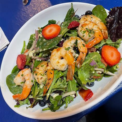 How much fat is in salad entree shrimp 21/25 & chorizo sausage - calories, carbs, nutrition