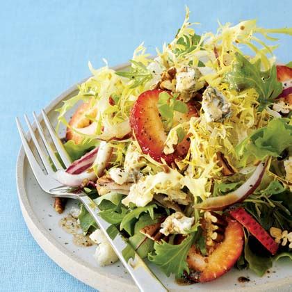 How much fat is in salad entree strawberry fields forever - calories, carbs, nutrition