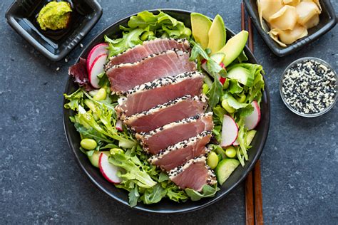 How much fat is in salad entree tuna ahi grilled & grapefruit - calories, carbs, nutrition