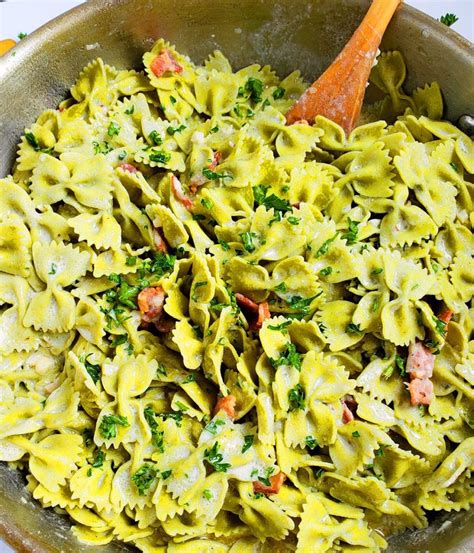 How much fat is in salad farfalle spinach carbonara 3 oz - calories, carbs, nutrition