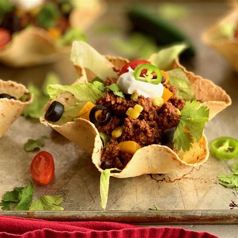 How much fat is in salad shell - calories, carbs, nutrition