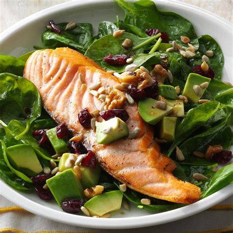 How much fat is in salmon, spinach walnut salad - calories, carbs, nutrition