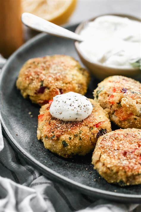 How much fat is in salmon croquettes (451.0) - calories, carbs, nutrition