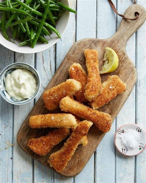 How much fat is in salmon fish fingers - calories, carbs, nutrition