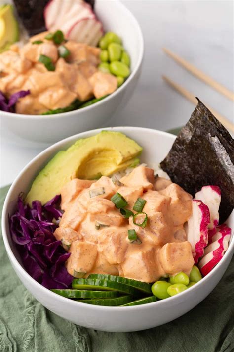 How much fat is in salmon poke bowl with soba noodles and sriracha poke sauce - calories, carbs, nutrition