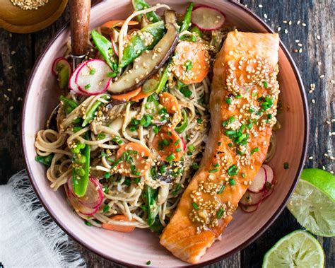 How much fat is in salmon soba noodle salad - calories, carbs, nutrition