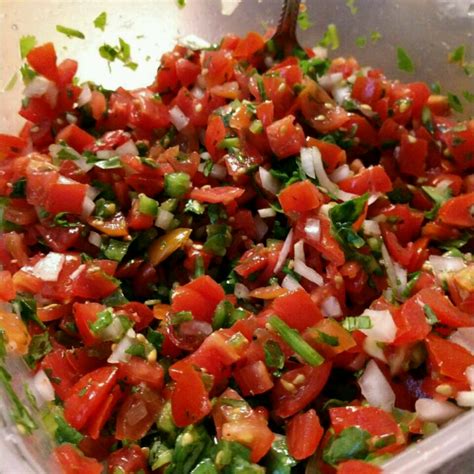 How much fat is in salsa cruda - calories, carbs, nutrition