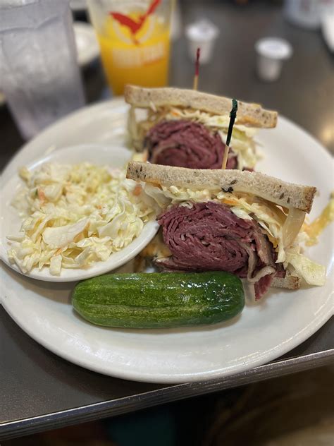 How much fat is in sand corned beef jalapeno cilantro slaw swiss rye - calories, carbs, nutrition