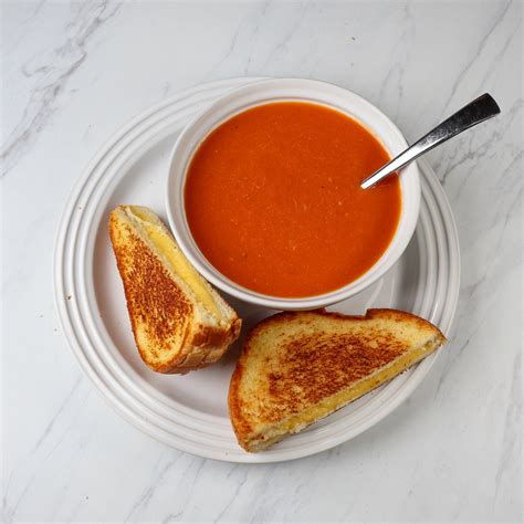 How much fat is in sand grilled cheese tomato soup 6 oz - calories, carbs, nutrition