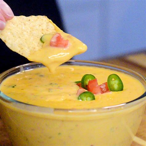 How much fat is in sauce chile con queso quick start lb - calories, carbs, nutrition