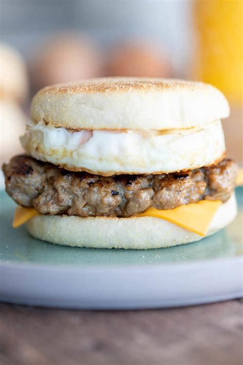 How much fat is in sausage and egg muffin (8383.3) - calories, carbs, nutrition