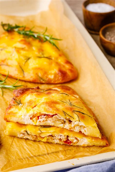 How much fat is in sausage and pepper calzone - calories, carbs, nutrition