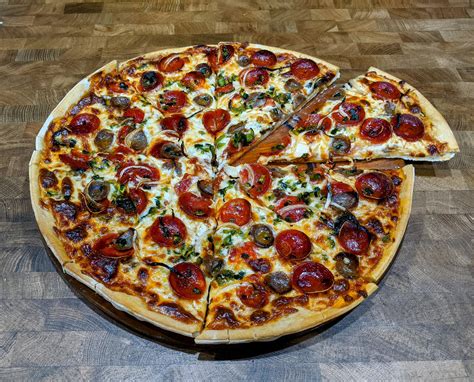 How much fat is in sausage and poblano pizza hand stretched (73694.0) - calories, carbs, nutrition