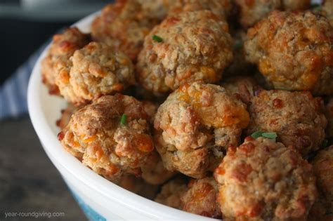 How much fat is in sausage balls - calories, carbs, nutrition