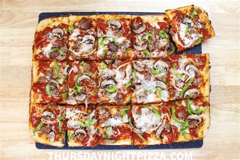 How much fat is in sausage pepper and onion pizza - calories, carbs, nutrition