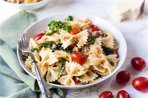 How much fat is in sauteed kale with tomatoes and farfalle - calories, carbs, nutrition