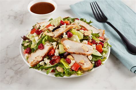 How much fat is in savannah fried chicken salad - calories, carbs, nutrition