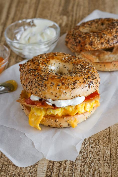How much fat is in scrambled egg o'bagel with ham - calories, carbs, nutrition