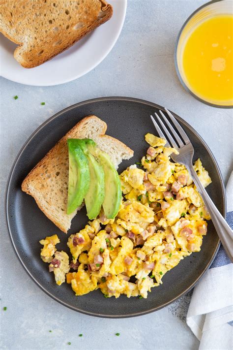 How much fat is in scrambled eggs with ham, onion & peppers - calories, carbs, nutrition