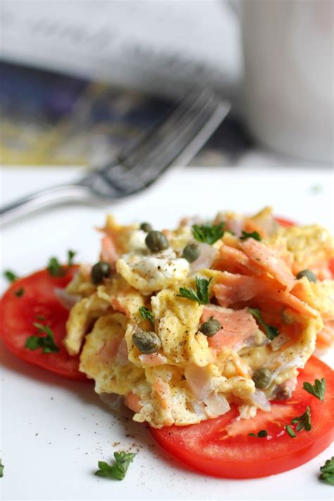 How much fat is in scrambled eggs with lox & cream cheese - calories, carbs, nutrition