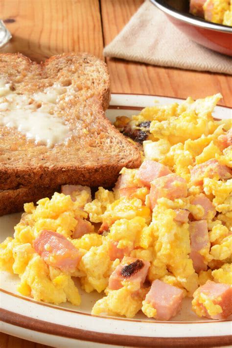 How much fat is in scrambled low cholesterol eggs - calories, carbs, nutrition