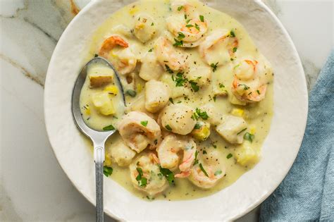 How much fat is in seafood chowder - calories, carbs, nutrition