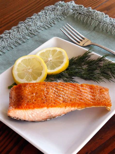 How much fat is in seared salmon entree - calories, carbs, nutrition