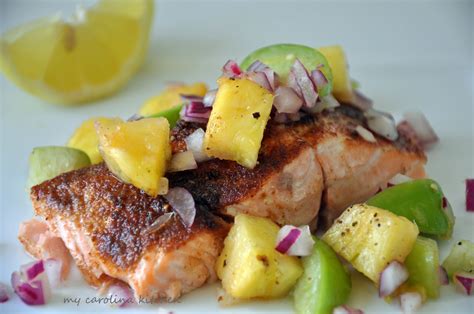 How much fat is in seared salmon with tropical salsa - calories, carbs, nutrition