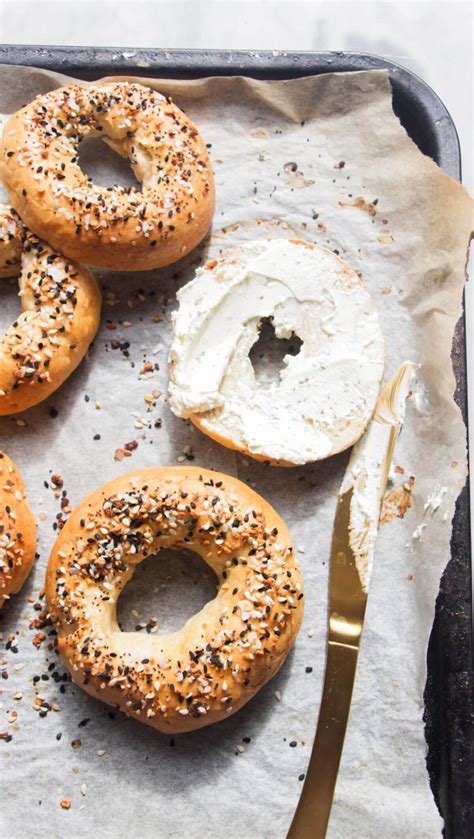 How much fat is in sesame bagel - calories, carbs, nutrition