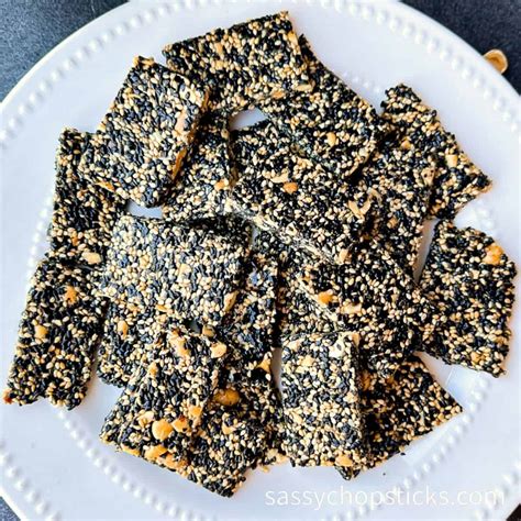 How much fat is in sesame candy - calories, carbs, nutrition