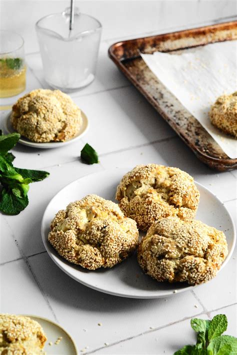 How much fat is in sesame cheese scones - calories, carbs, nutrition