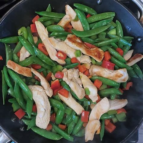 How much fat is in sesame chicken with snow peas and brown rice - calories, carbs, nutrition