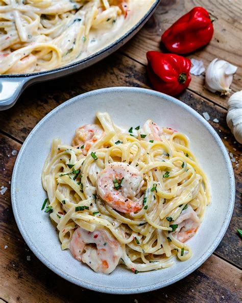 How much fat is in shrimp alfredo with whole grain pasta - calories, carbs, nutrition