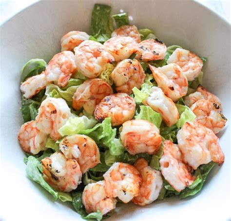 How much fat is in shrimp caesar salad with dressing - calories, carbs, nutrition