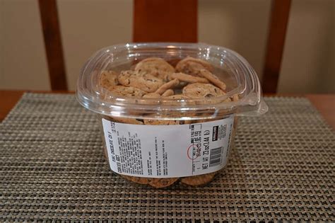 How much fat is in signature 1/2 chocolate chip cookie (36784.15) - calories, carbs, nutrition