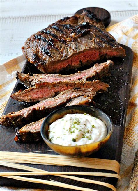 How much fat is in simply grilled flank steak with horseradish - calories, carbs, nutrition