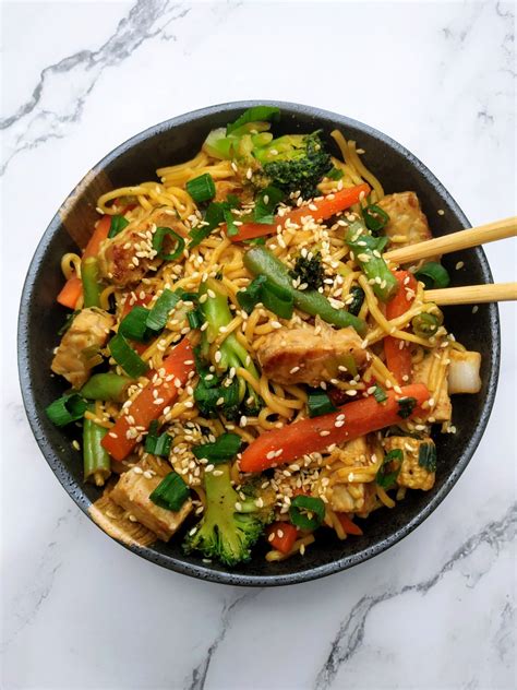 How much fat is in singapore noodles with tempeh - calories, carbs, nutrition