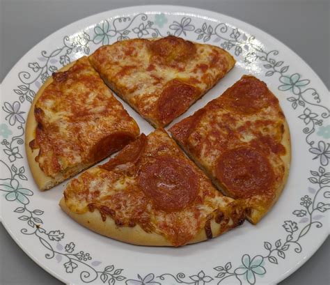 How much fat is in single serve pepperoni pizza #610 - calories, carbs, nutrition