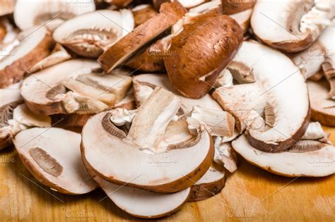 How much fat is in sliced fresh mushrooms - calories, carbs, nutrition