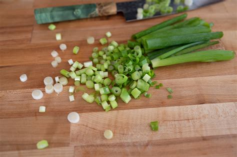 How much fat is in sliced green onion - calories, carbs, nutrition