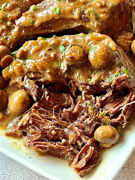 How much fat is in slow roasted beef with mushrooms - calories, carbs, nutrition