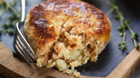 How much fat is in smoked mackerel fishcake with a vegetable salsa - calories, carbs, nutrition