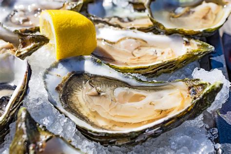 How much fat is in smoked oysters - calories, carbs, nutrition