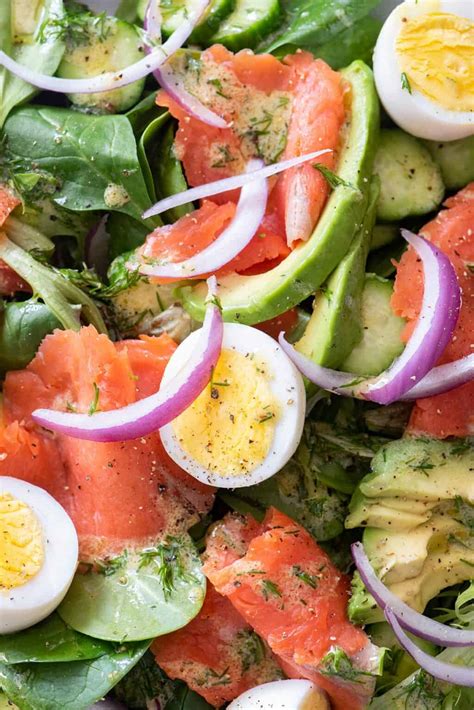 How much fat is in smoked salmon salad (27134.6) - calories, carbs, nutrition