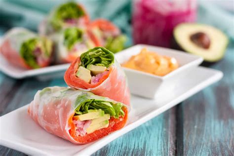 How much fat is in smoked salmon spring rolls - calories, carbs, nutrition