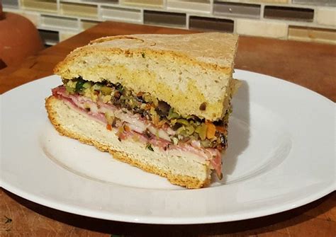 How much fat is in smoked turkey muffaletta - calories, carbs, nutrition