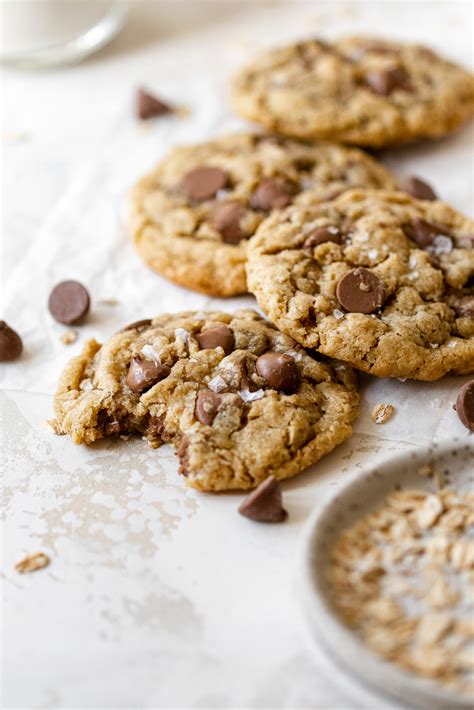 How much fat is in snacks - cookies - oatmeal chocolate chip - calories, carbs, nutrition